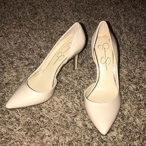NWOT, nude Jessica Simpson pumps! Size 7.